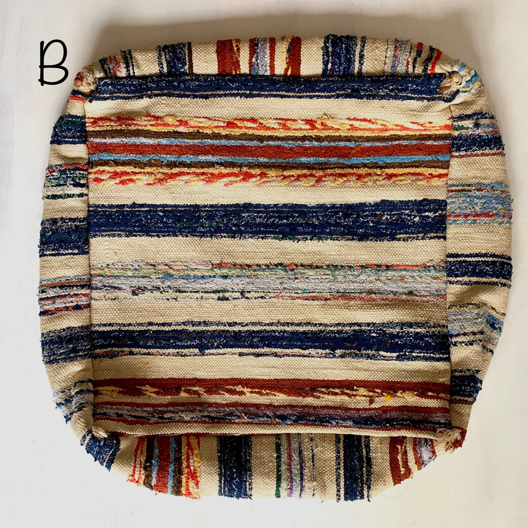 オールドラグをリメイクしたプフ | モロッコの暮らしと手しごと