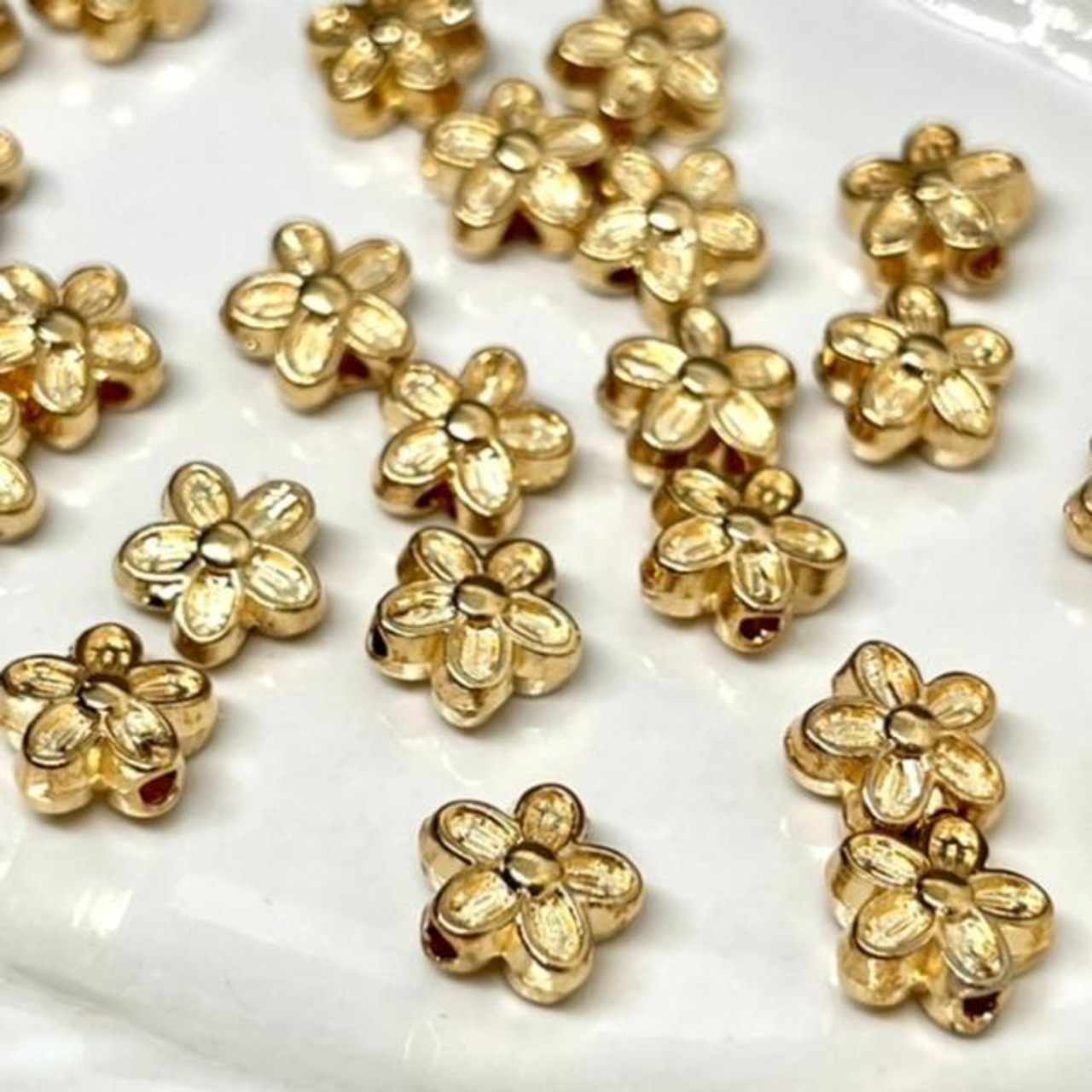 【2個】フラワーゴールドメタルビーズ/スペーサー/金
