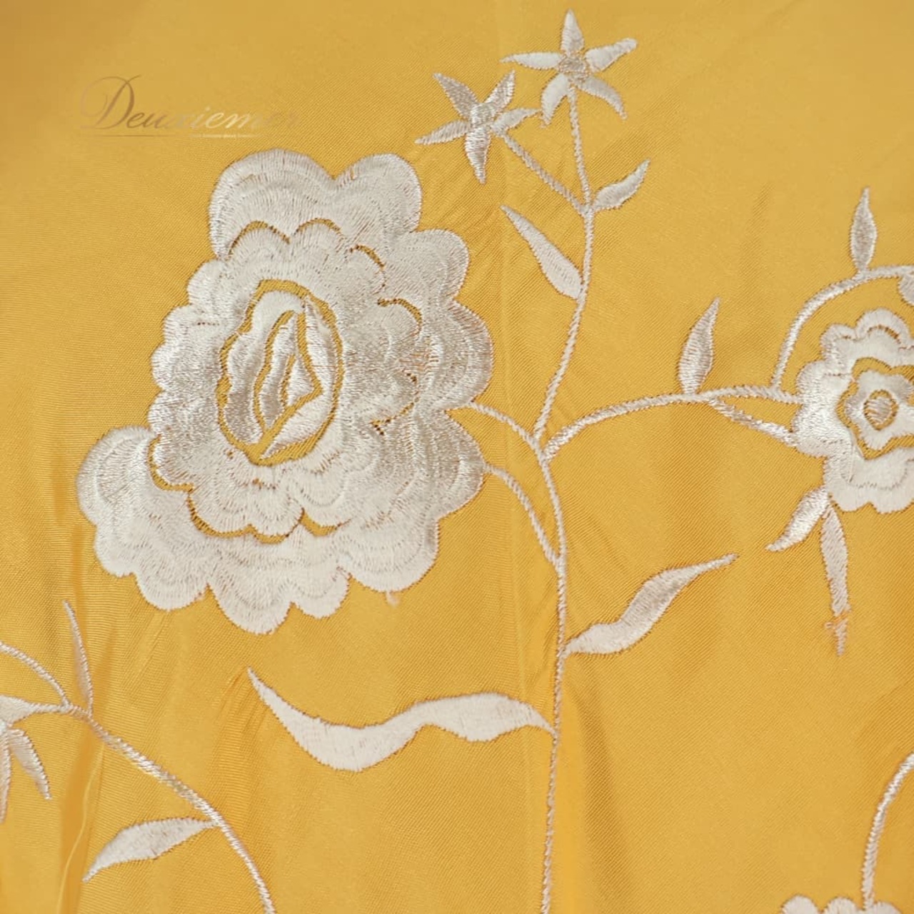 フラメンコ 衣装 シージョ ピキージョ イエロー系 ホワイト系 黄色 白 刺繍 フレコ フリンジ トライアングル 三角形 ダンス パーティ 華やか 飾り 小物 装飾 花柄 ステージ衣装 ダンス衣装 発表会