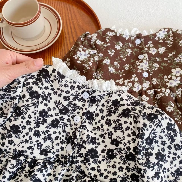 【取寄】スクエアネックフリルが大人かわいいシックな花柄ロンパース