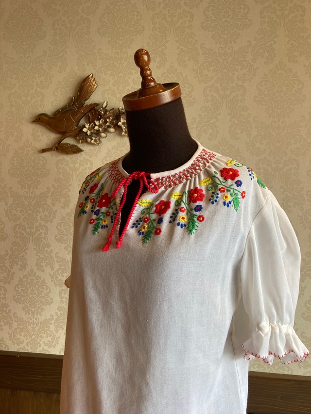 カラフルＰＯＰ　刺繍プルオーバー