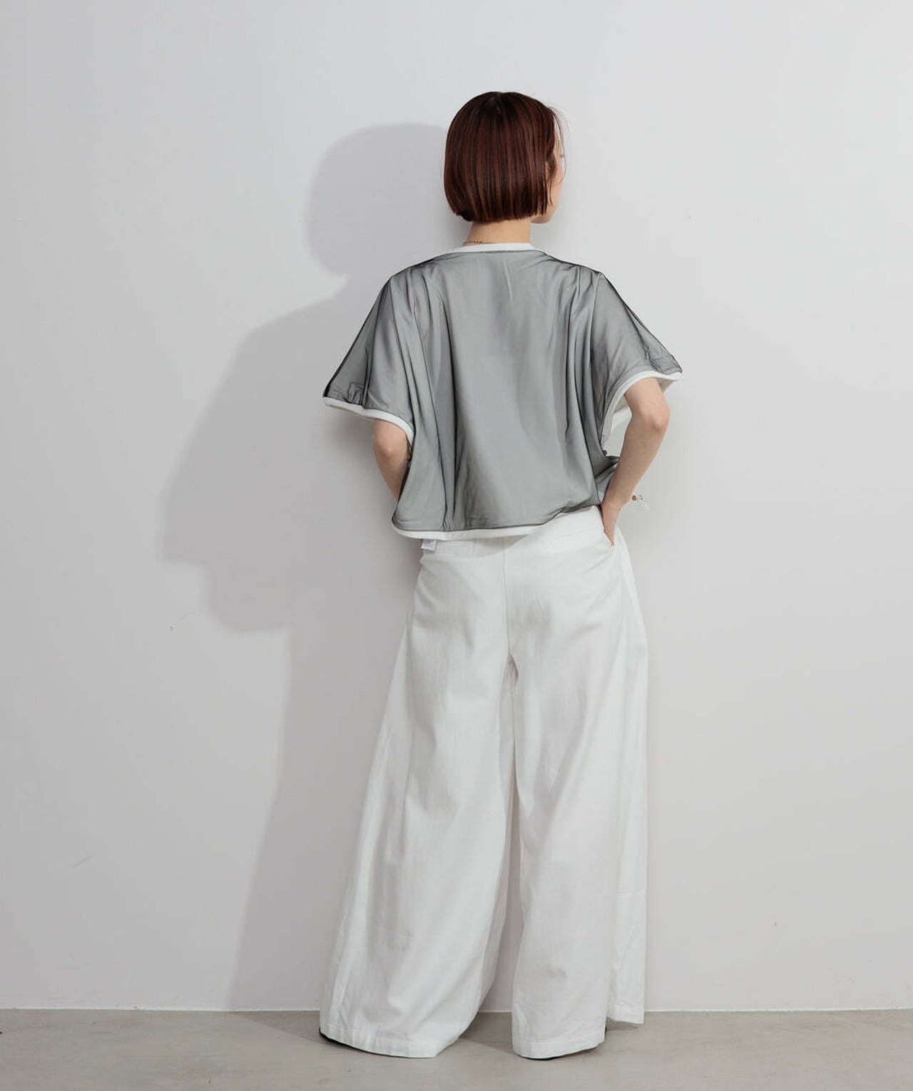 235085 オーバーチュールレースボックスプルオーバー white