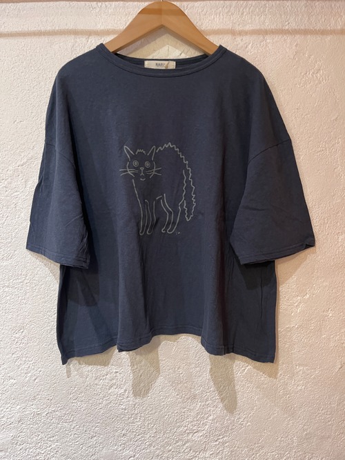 NARU/ ムラ糸リサイクル天竺びっくり猫Ｔシャツ　　ブルーグレー