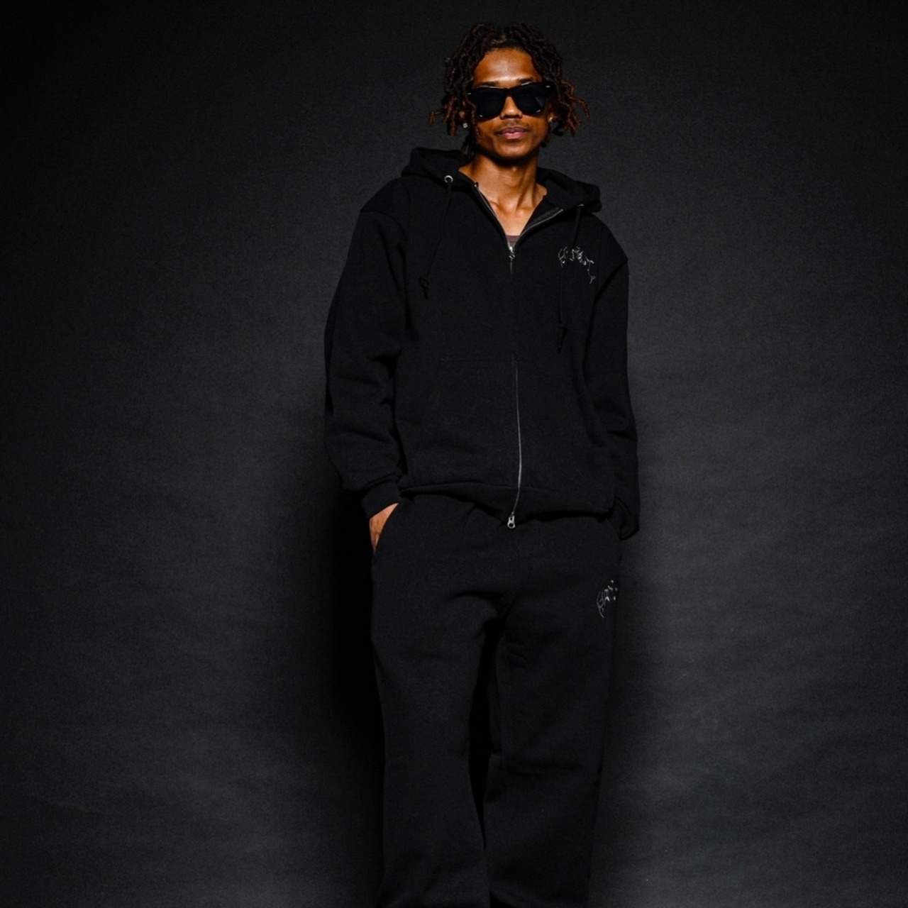 OG LOGO HEAVYWEIGHT ZIP HOODIE