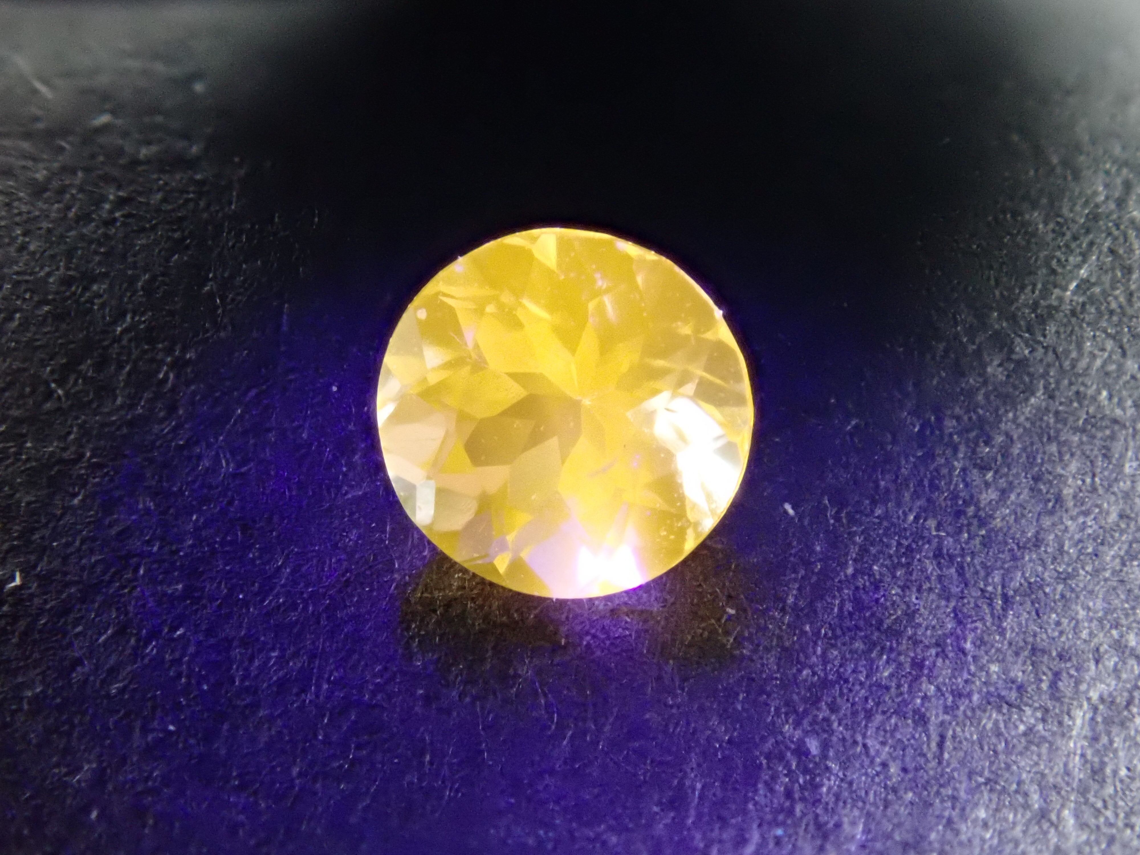 スキャポライト 0.107ct
