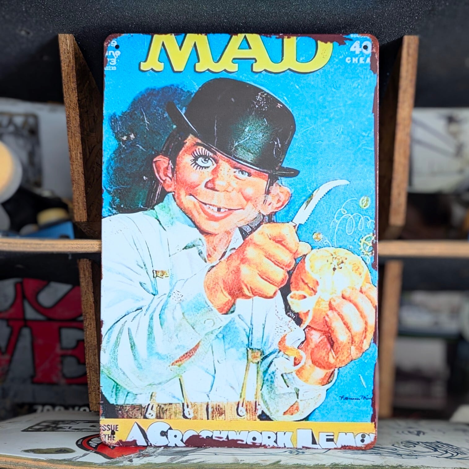 送料無料!ちょうどいいブリキ看板 【 MAD × 時計じかけのオレンジ】『 アレックス 』 第159号(1973年6月号)の表紙デザイン / アルフレッド・E・ニューマン / METAL SIGN / メタルサイン / ブリキ看板 / サインボード / ビンテージ加工〚アメリカン雑貨 アメトイ〛