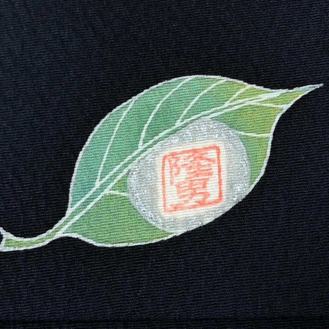 名古屋帯 美展作家 松本隆男 丸に鯉 花模様 縮緬 青褐色 O-5520