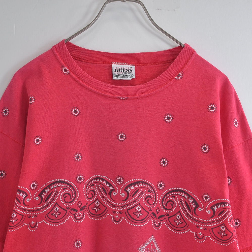80~90s GUESS ゲス ペイズリー バンダナ柄 総柄 プリント Tシャツ ヴィンテージ 半袖 パネル柄 レッド ストリート ビンテージ USA アメリカ古着 メンズL相当