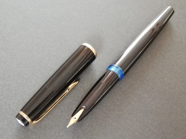 '60s　モンブラン Ｎｏ ３２　MONTBLANC No 32　（細字）　14K　　　　　02056