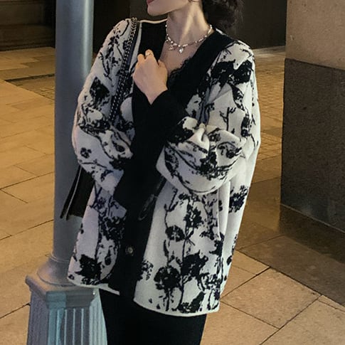 Loosely designed knit cardigan S112