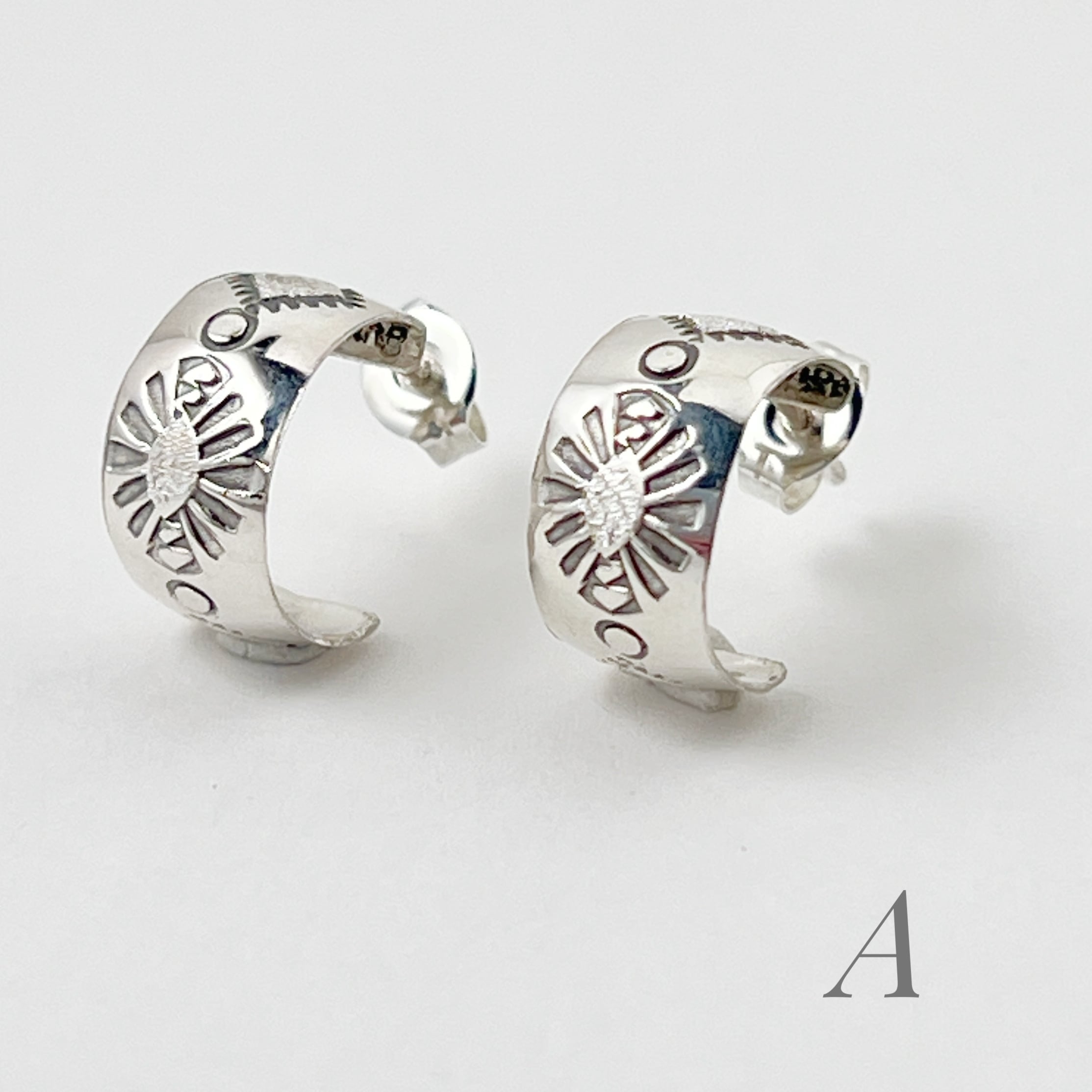 《Indian Jewelry 》ナバホ柄 ハーフフープスタッドピアス