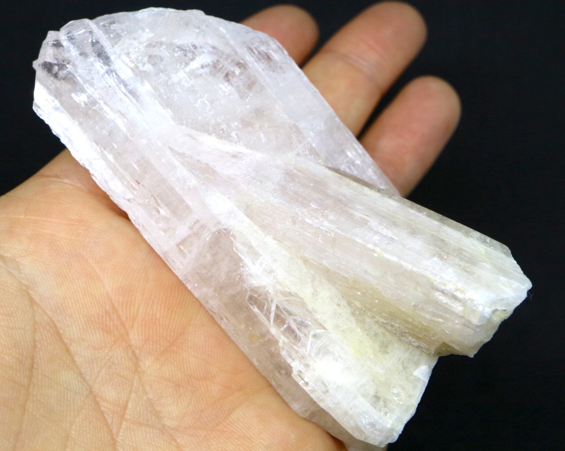 ピンクダンブライド ダンビュライト ダンブリ石 128,9g DB007