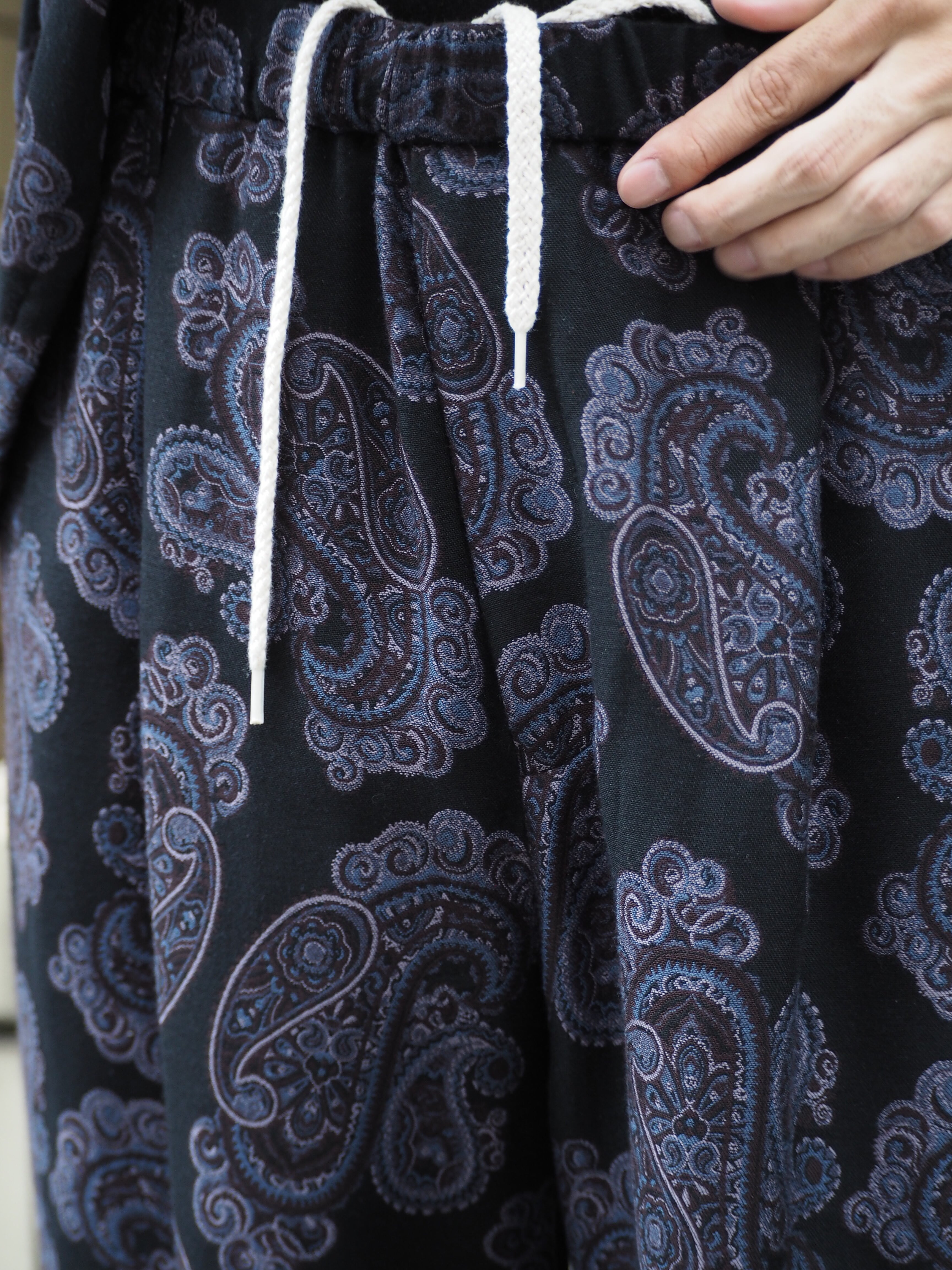 superNova. Wide easy pants - Sprinkled paisley jacquard / Black