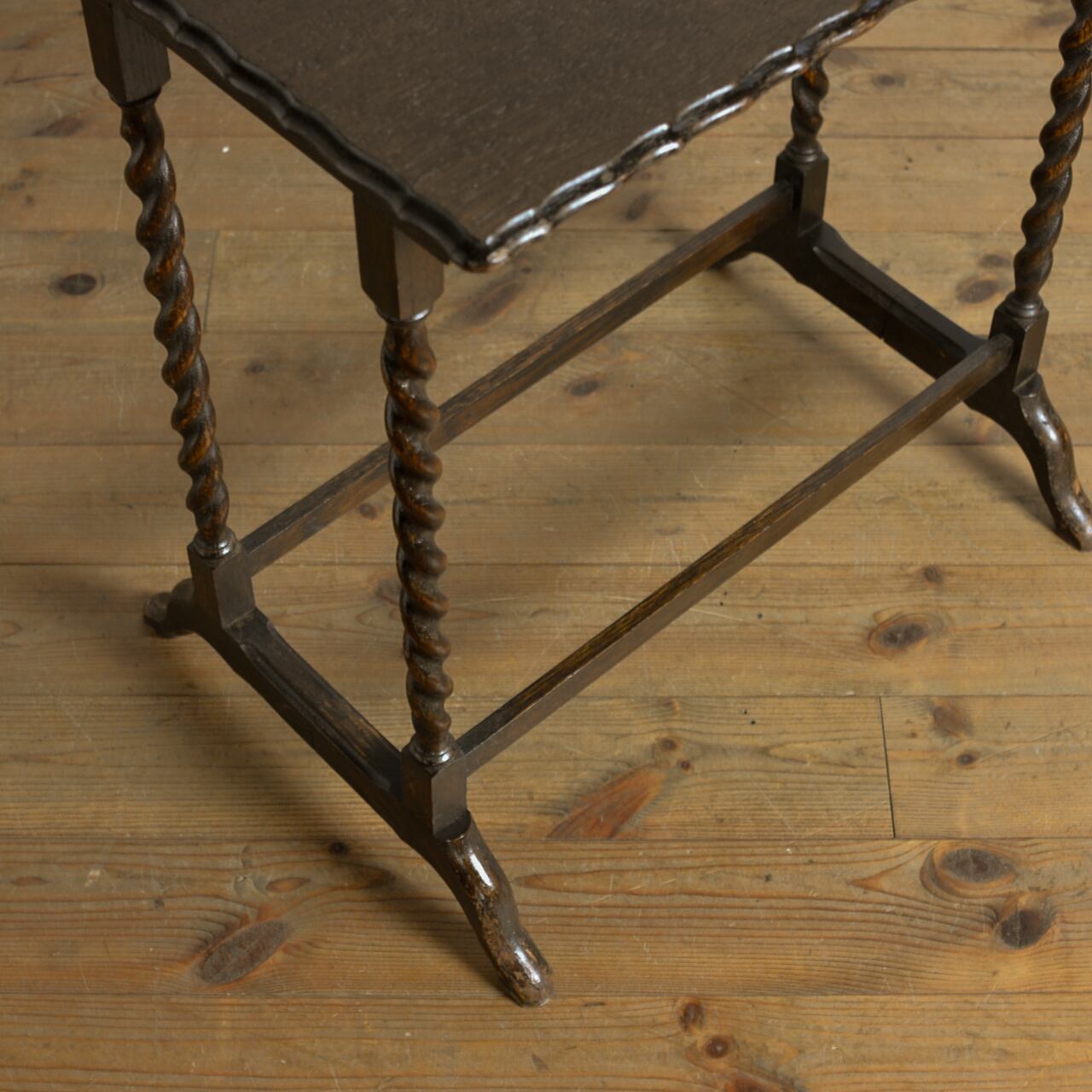 Occasional Table / オケージョナル テーブル 〈サイドテーブル・花台