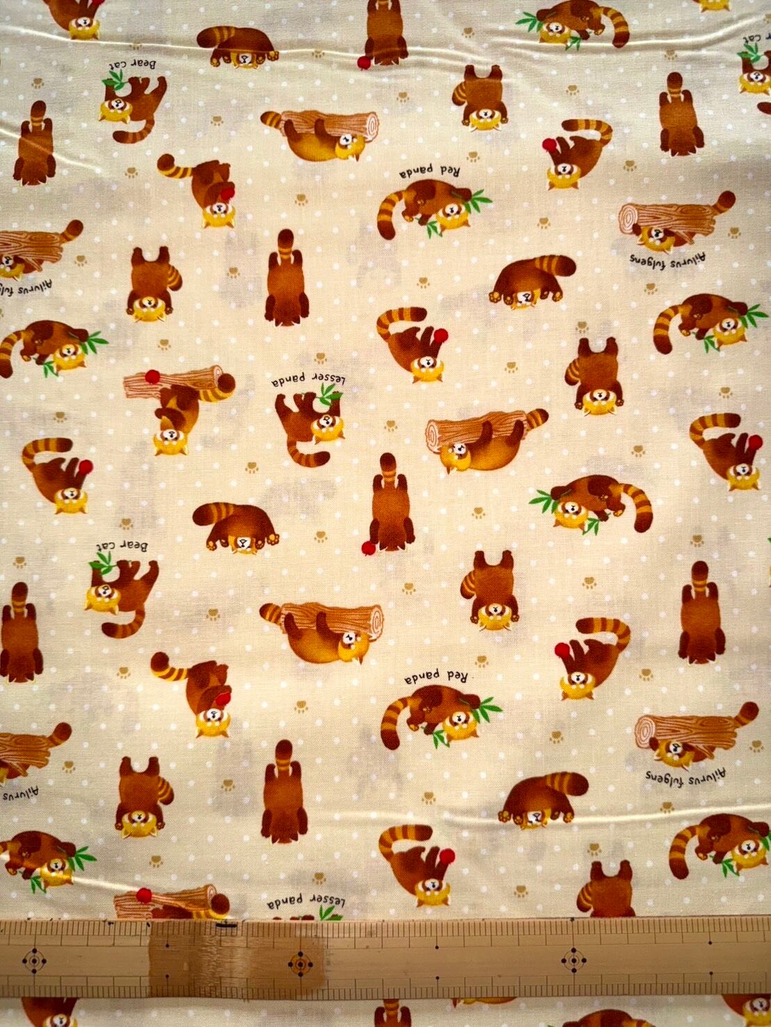 レッサーパンダ柄 シーチング生地 1mカットクロス | Hobbyright Base Shop