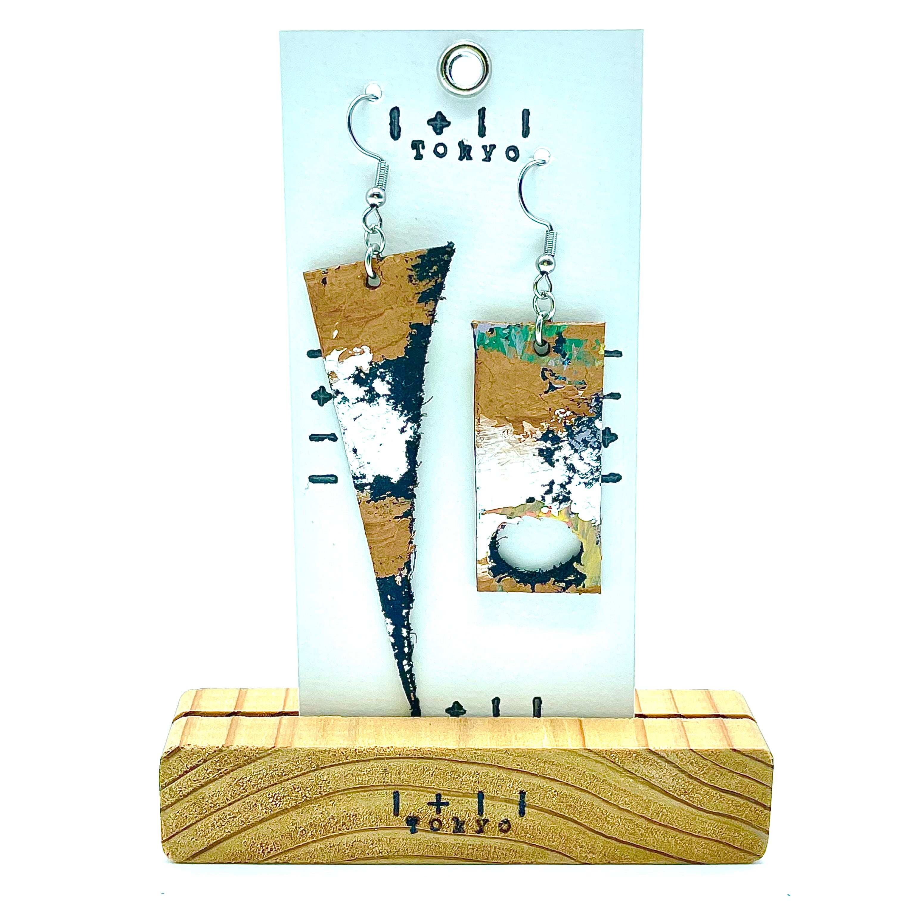 革ピアス　ベージュのまあるいあな　本革