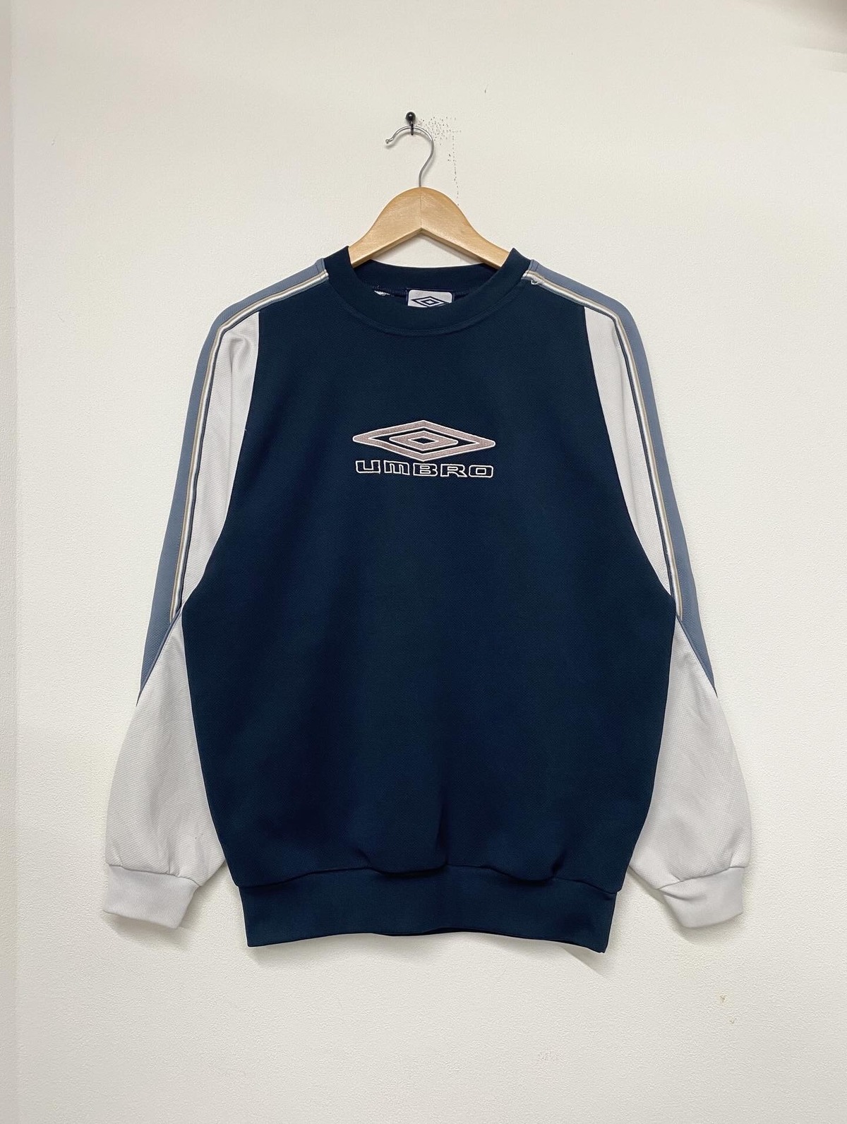 90s UMBRO Embroidery Jersey Sweat Shirt/L-XL | ACIDHOUSE 