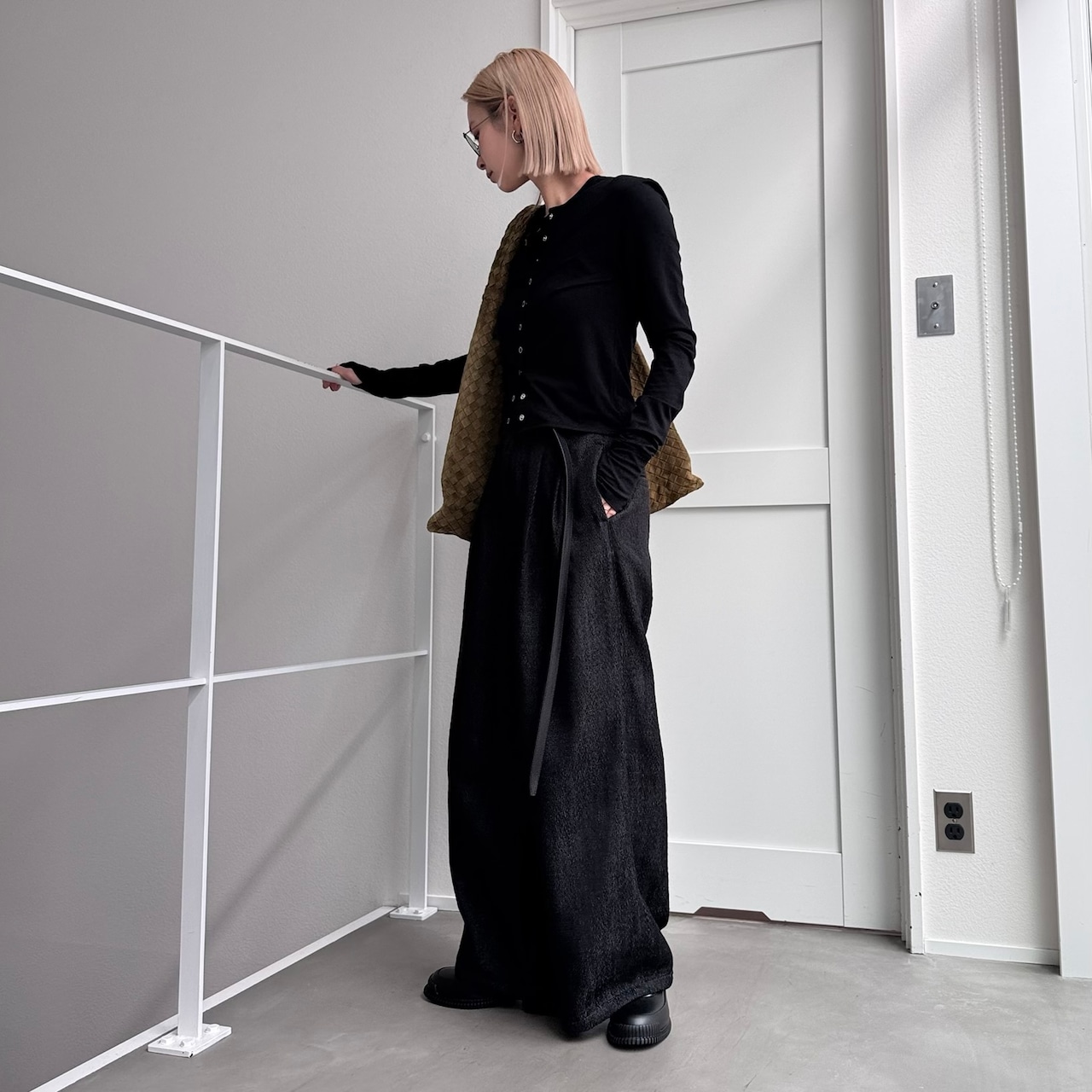 指穴クルーネックスナップボタンCD/ブラック