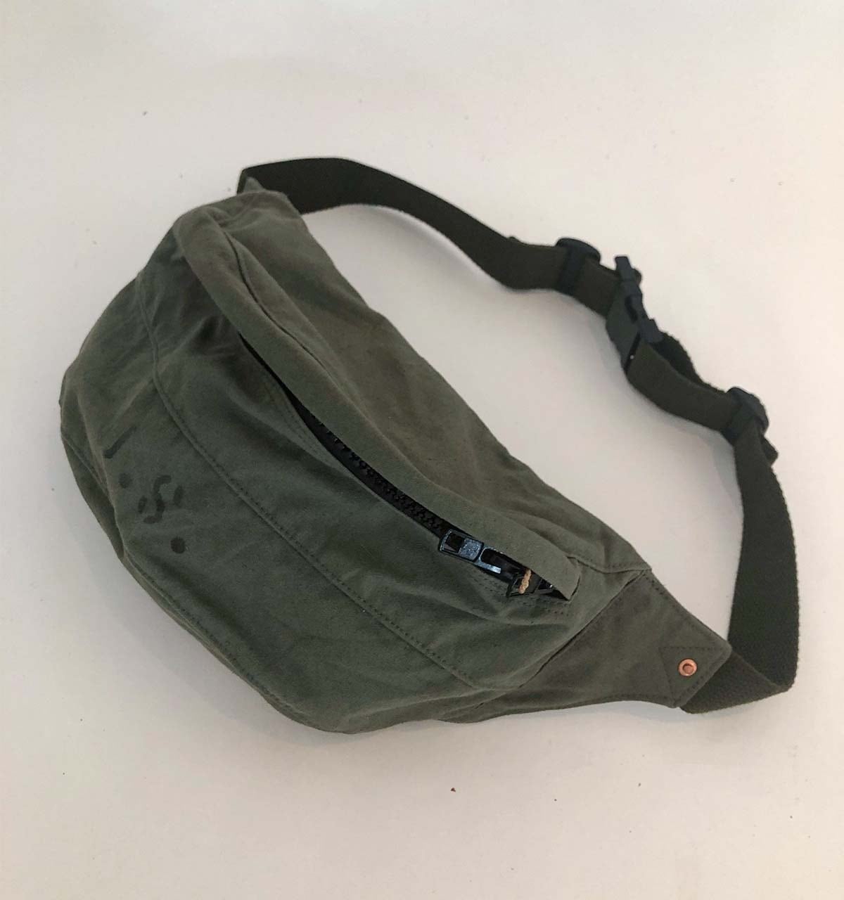 ミリタリーボディバッグ（サスティナブル・男女兼用） | unlife by