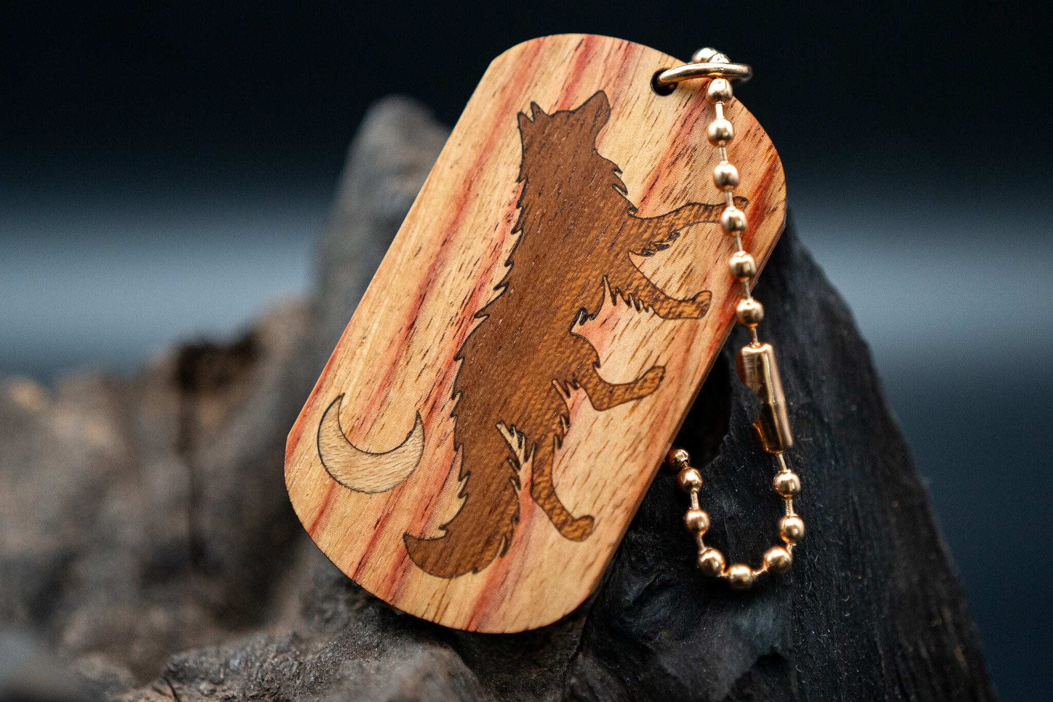 【 木材の女王】チューリップウッド ドッグタグ 象嵌 闊歩