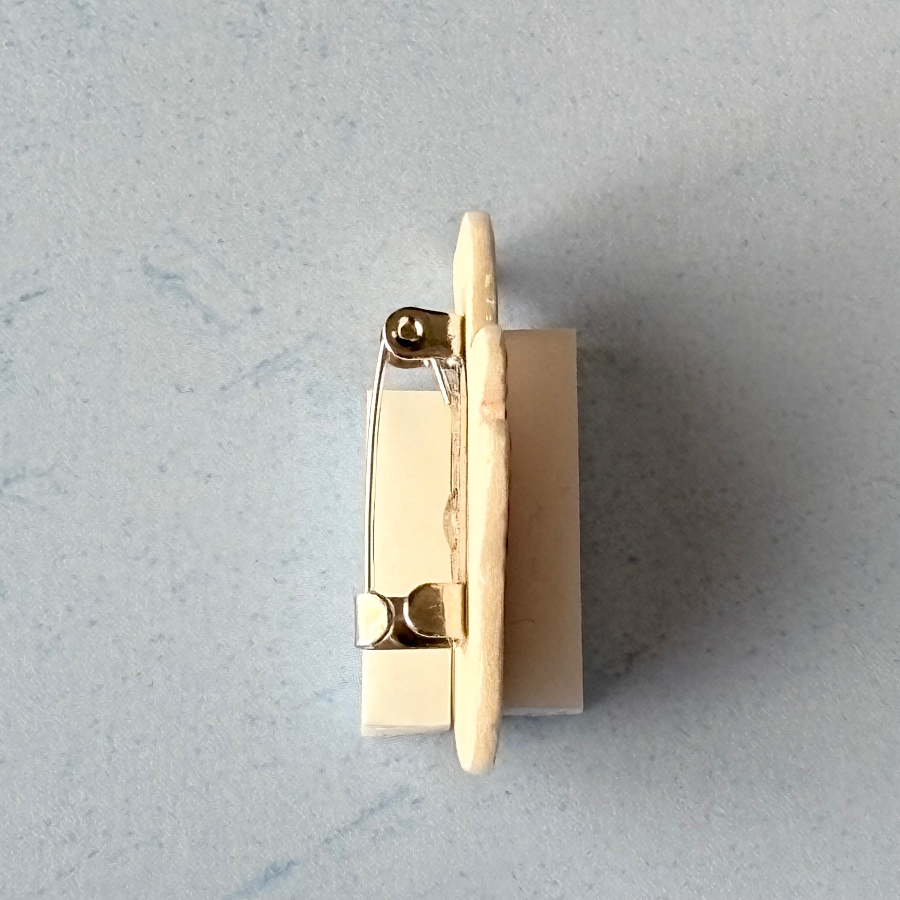 802 リトアニア 磁器のブローチ/鳥 | attic