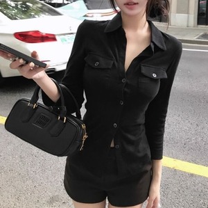 ショート丈 スリム 七分袖 コットン シャツ レディース トップス 羽織 ショート 7分袖 襟付き 角襟 スリム 細身 へそ出し ポケット 前開き ボタン 綿 コットン かわいい 大人可愛い きれいめ シンプル カジュアル おしゃれ こなれ感 セクシー 無地 春 夏 秋 ママ 通勤 学生 学校 通学 デート お出かけ 旅行 公園 女子会 休日 ショッピング カフェ 重ね着 普段使い 着回し S M L XL 白 ホワイト 黒 ブラック グレー ネイビー