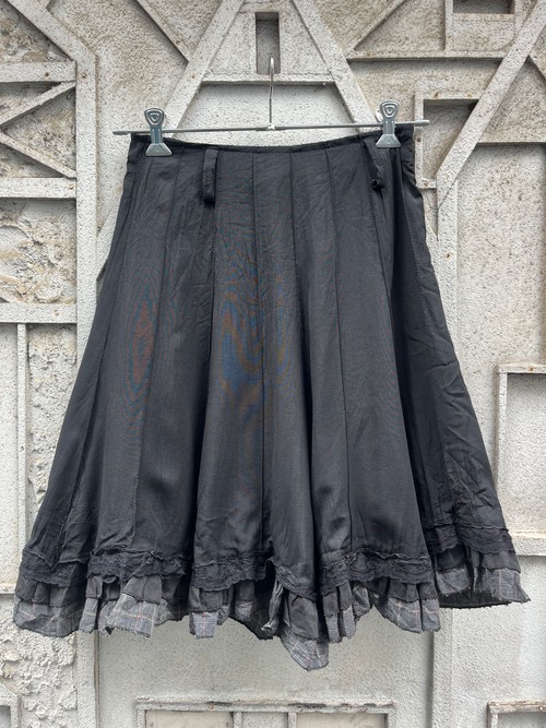 "GOTHIC" lace hem panel flare skirt