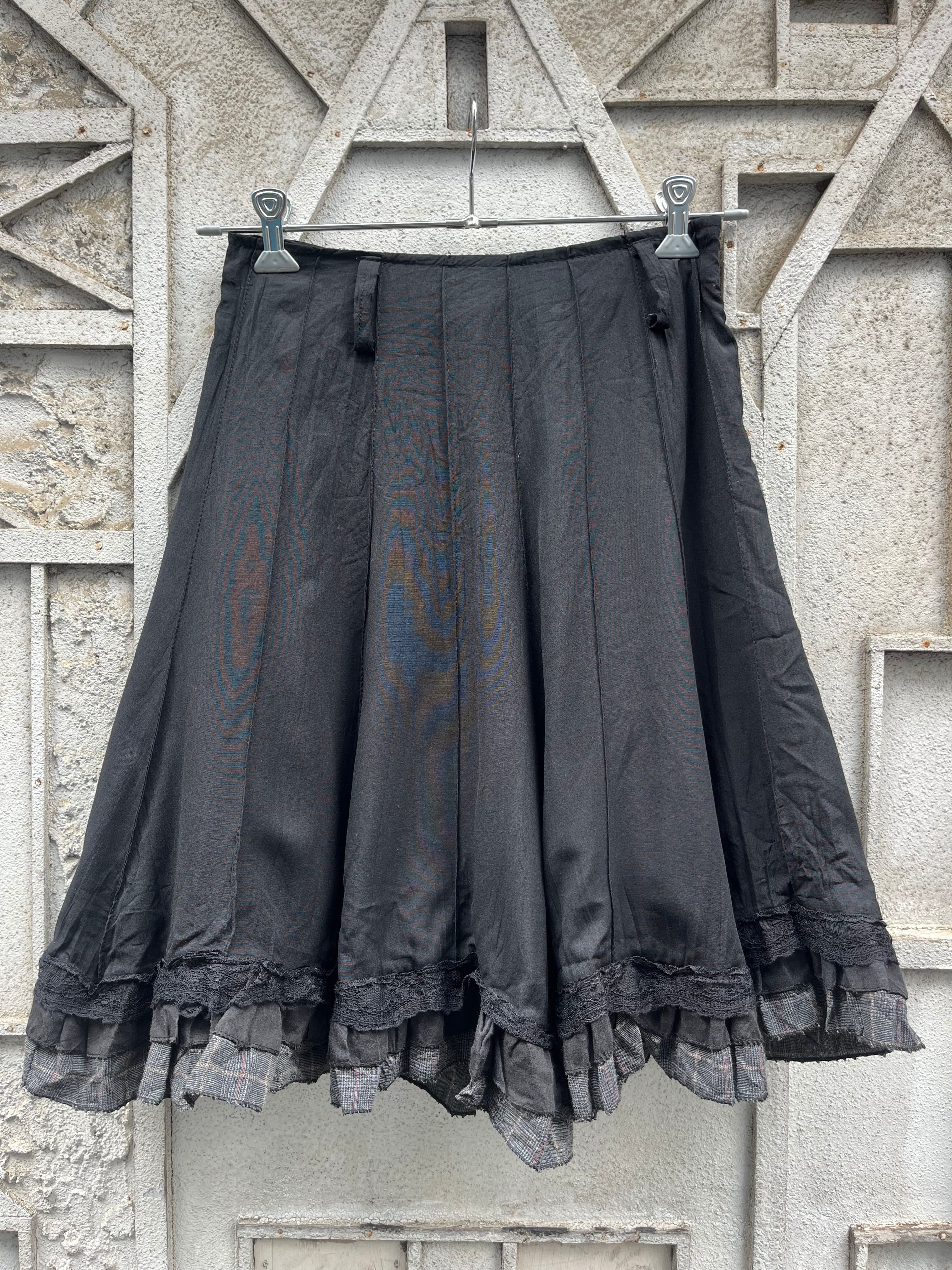 "GOTHIC" lace hem panel flare skirt