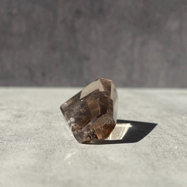No.４【ブラジル・ミナスジェライス州アラスライ産（非加熱）スモーキーシトリン】フリーフォーム｜鉱物 天然石 パワーストーン