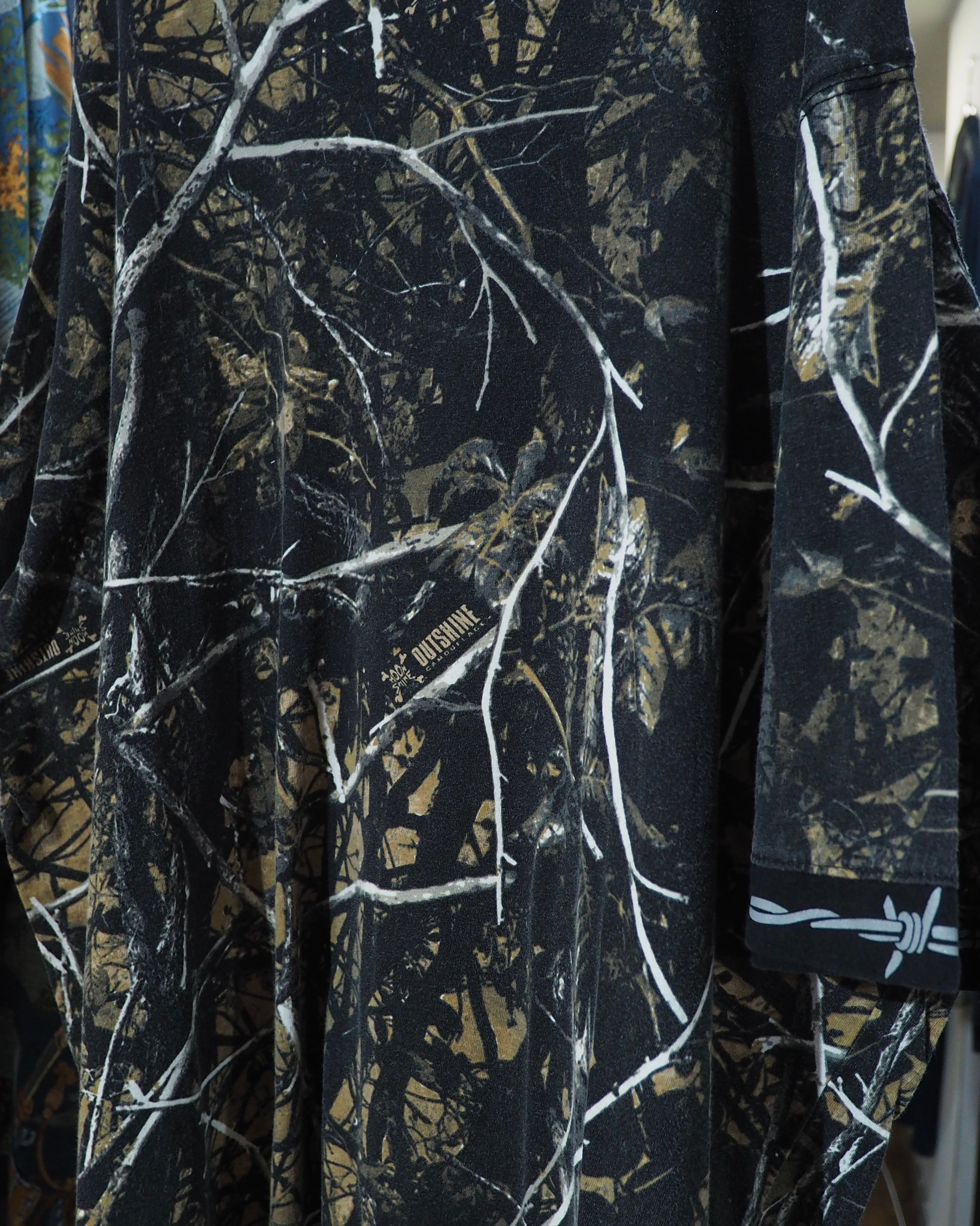Realtree Camouflage × Barbed wire printed Over silhouette Tee