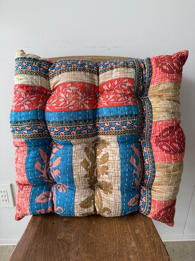 インド　ヴィンテージ　キルト　猫座布団　 IN007