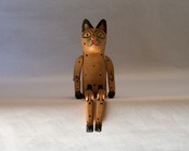何とも言えない表情をした、猫の人形