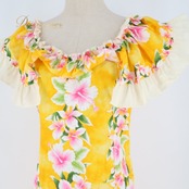 フラダンス 衣装 ワンピース ドレス Royal Creations イエロー系 ハワイ製 アシンメトリー フリル ハイビスカス柄 かわいい 華やか 鮮やか 明るい 元気 ハワイアン アロハ ハワイアンプリント フラ ダンス レッスン 練習 リゾート