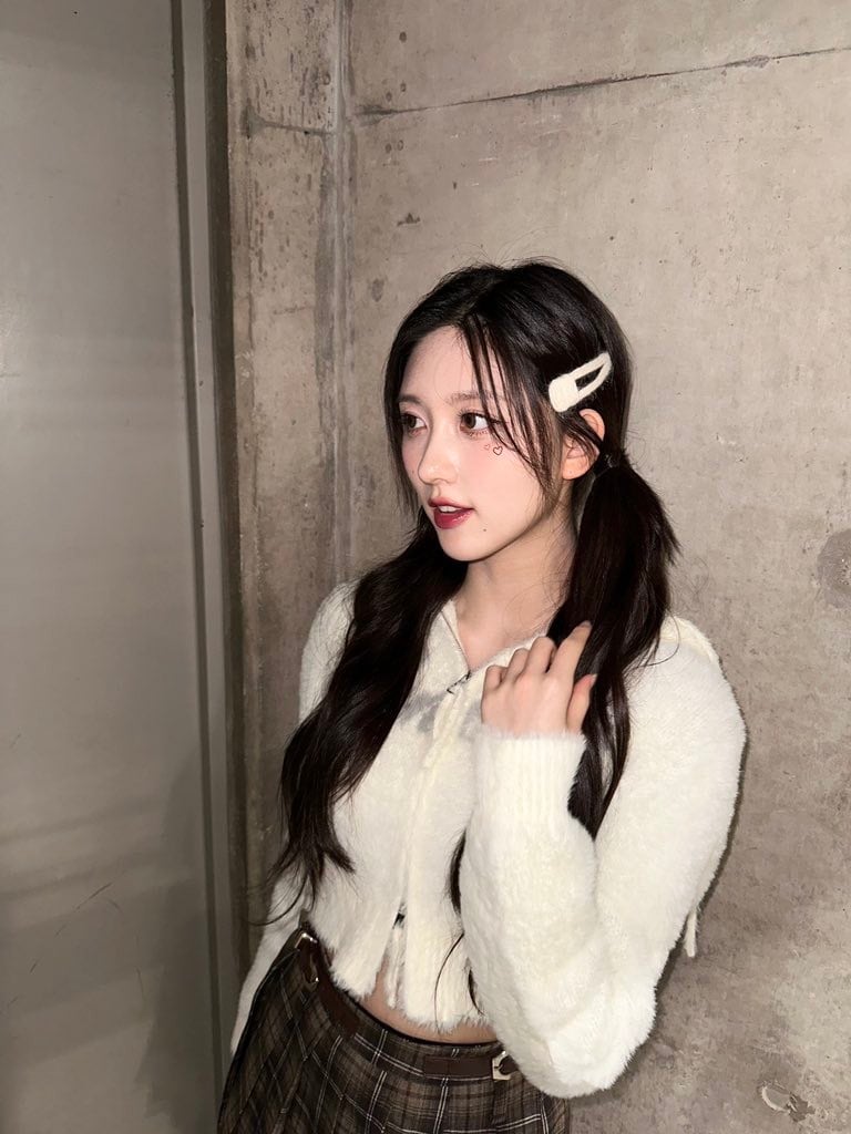 ☆IVE ガウル 着用！！【ODD ONE OUT】 OOO LOGO ANGORA ZIP-UP HOODIE