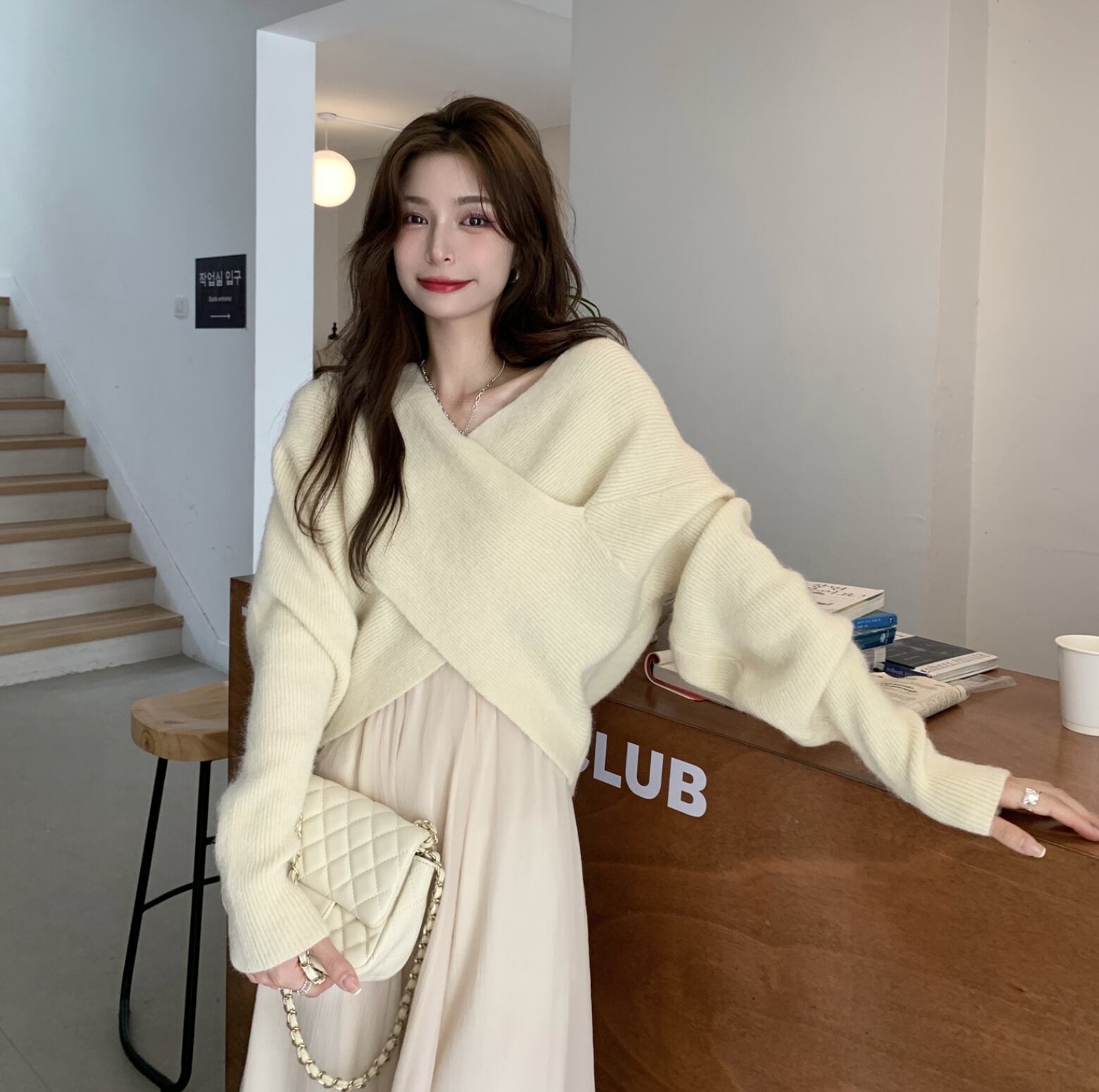 ふんわり カシュクール セットアップ ニット ワンピース ミモレ丈 シフォン スカート フレア Vネック ざっくり編み フェミニン 大人女子 デート コーデ モテかわ Lamitte Deco トレンド 韓国ファッション ショップ Base店