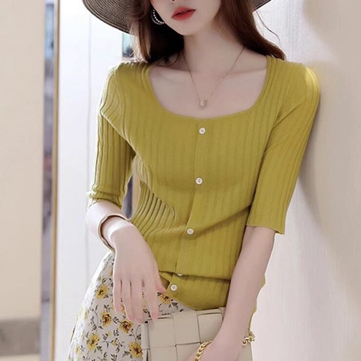 Ribbed cut-and-sew with decorative buttons TO0777