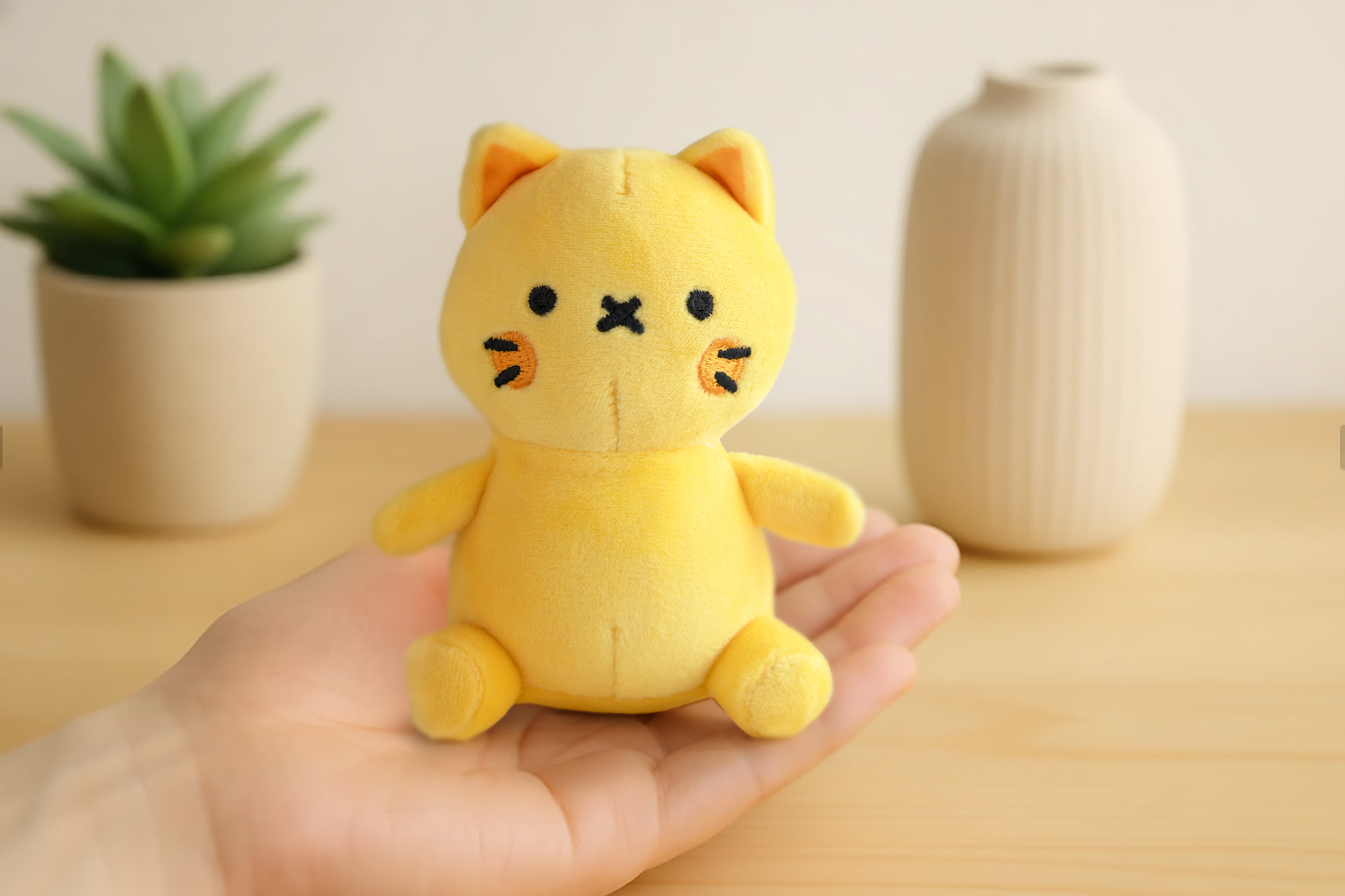お座りリモにゃんミニぬいぐるみ | remolabo