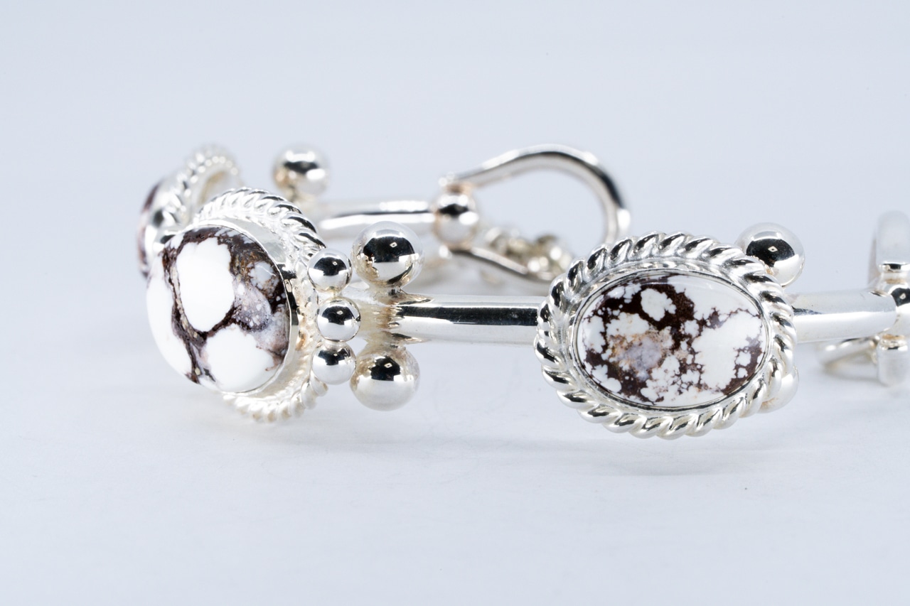 BN-117 BP Cross Junction bangle (Wild horse)