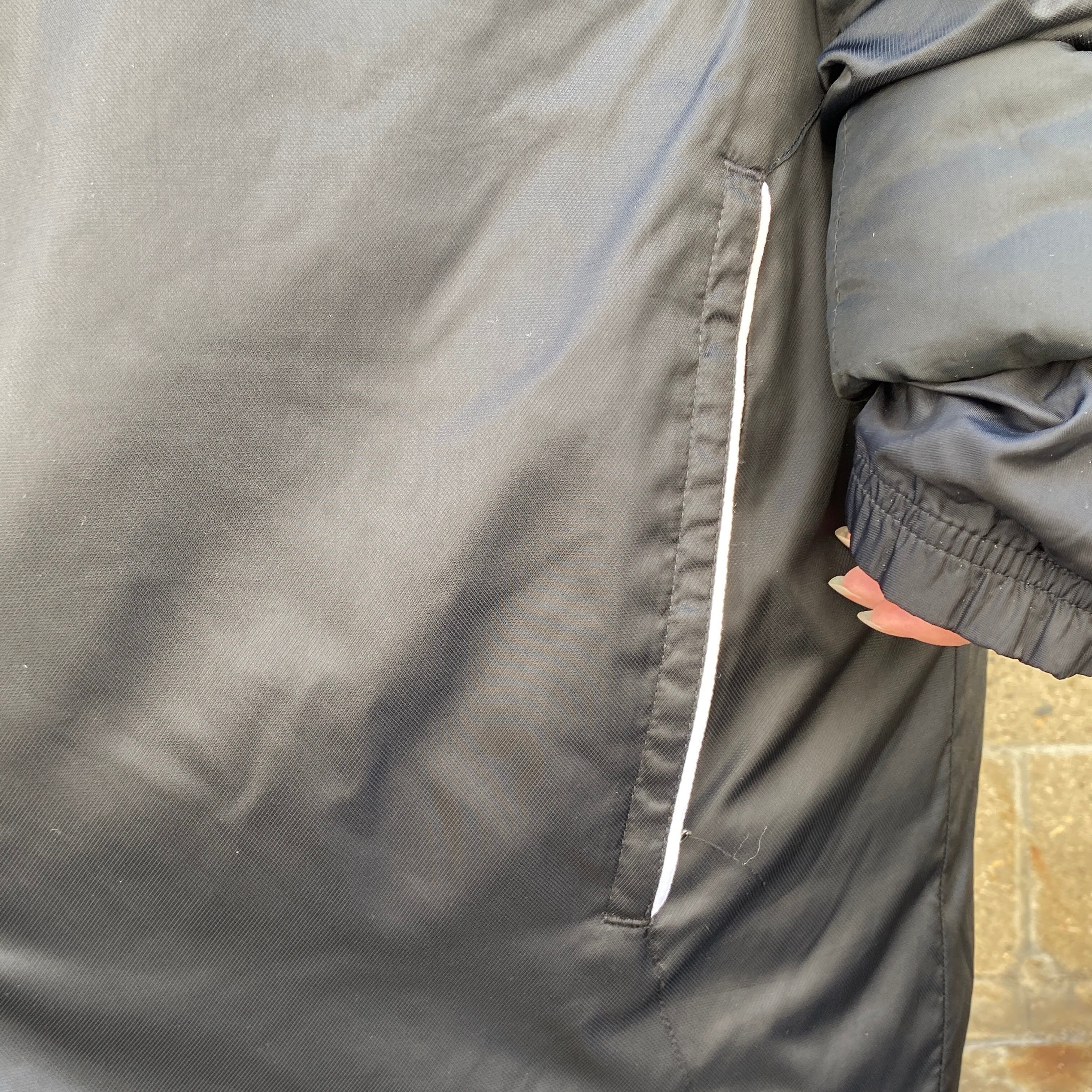 adidas アディダス バックプリント 中綿 ベンチコート パフジャケット メンズL 古着 パフォーマンスロゴプリント 3ライン ブラック 黒 アメフト チーム【ナイロンジャケット】【HA10】【CS2301-30】【AN20】 | cave 古着屋【公式】古着通販サイト powered by