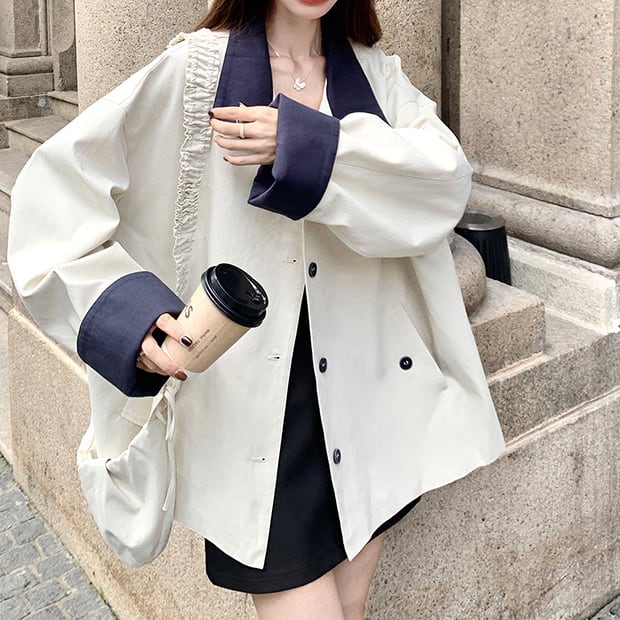 ミルクラテのコントラストウィンドブレーカー