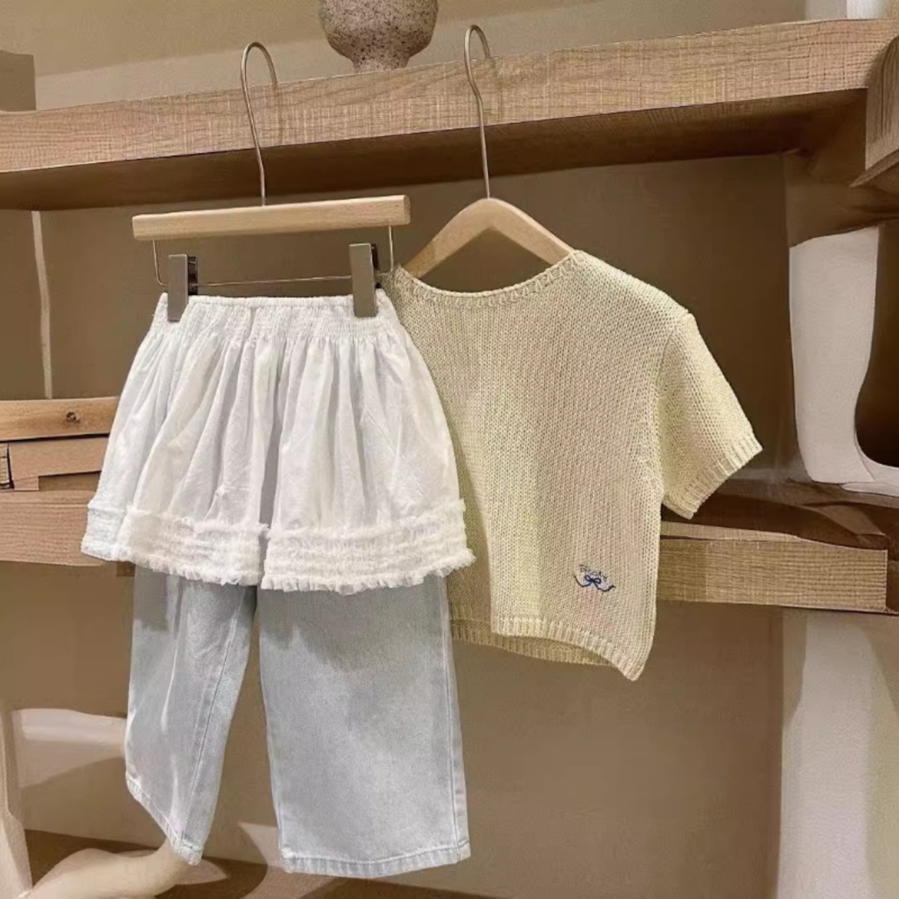 夏リボン刺しゅうニットTシャツORジンズ