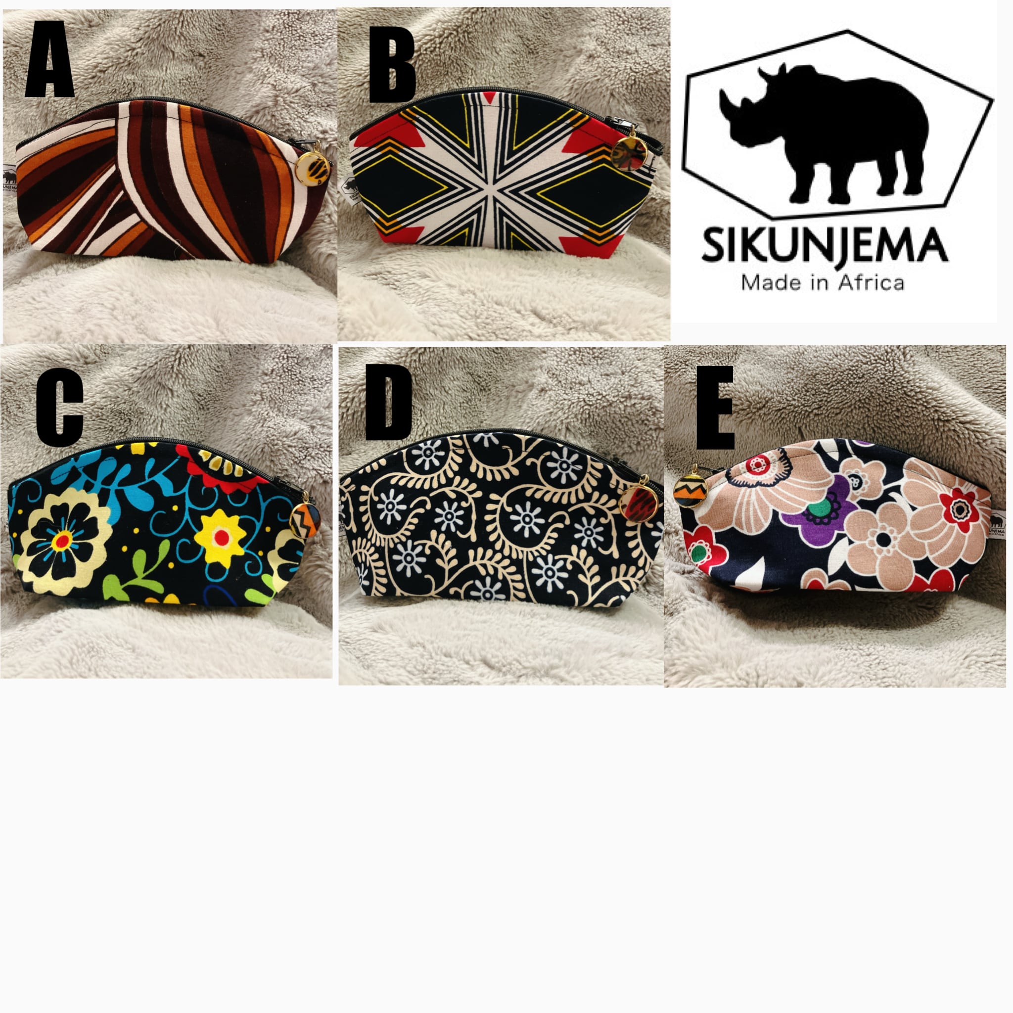 チャーム付きポーチ