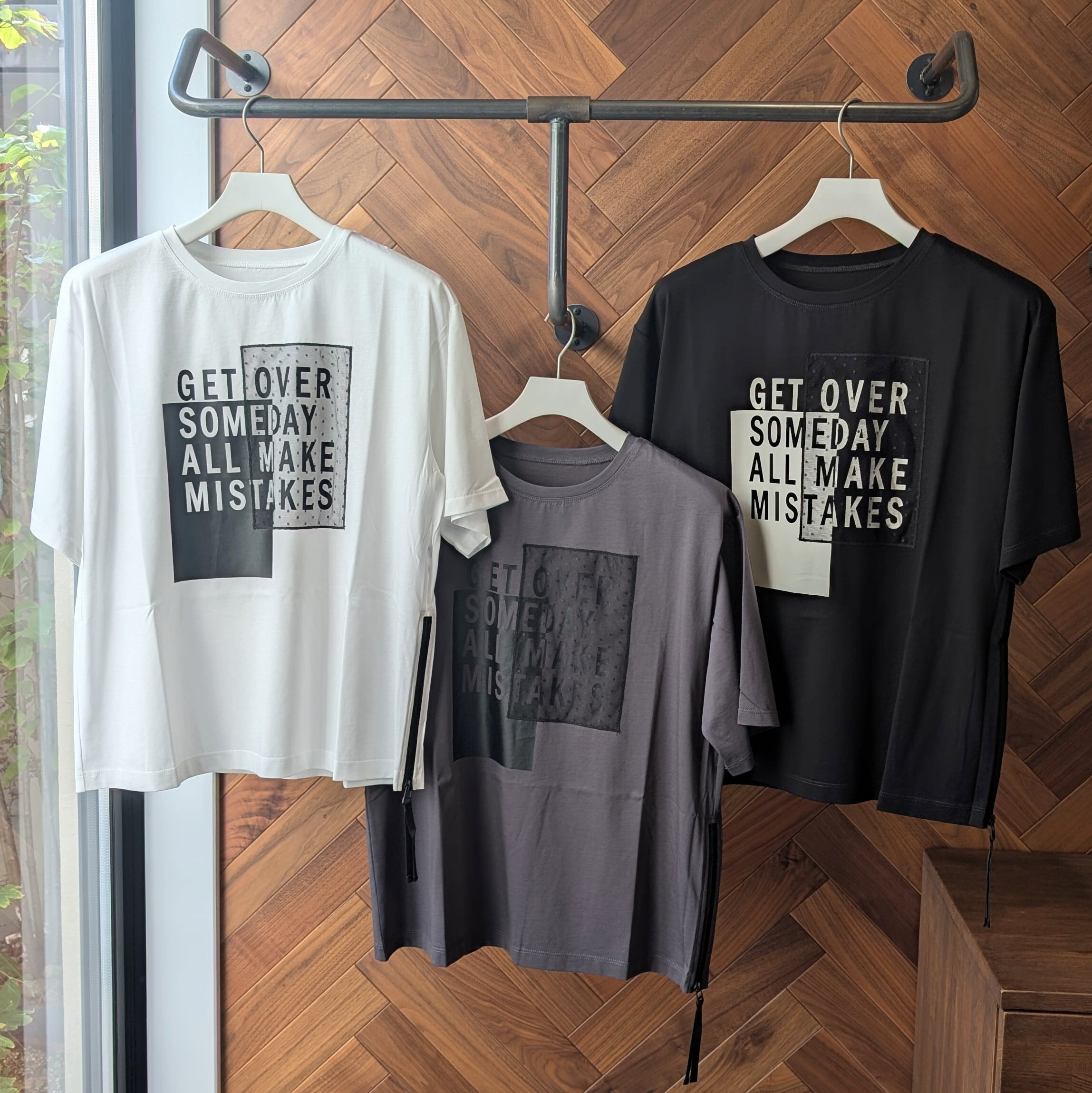 サイドファスナーロゴ Tシャツ