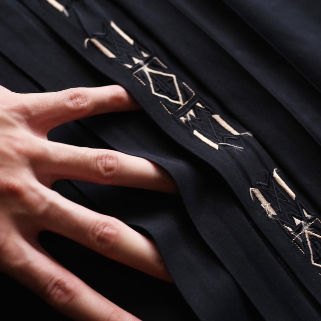 fly front embroidery and pleats design l/s shirt