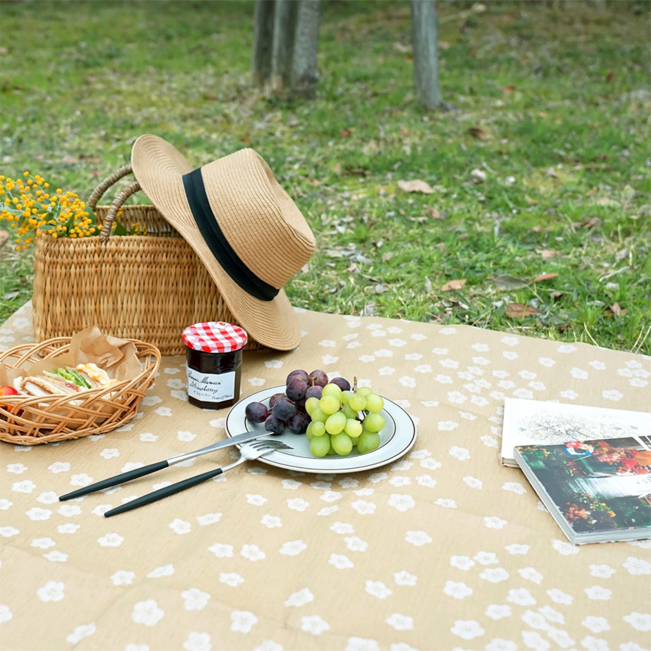 レジャーシート ピクニックラグ フラワーズ ホワイト crep クレプ 山陽製紙 軽量 コンパクト 撥水 防水 日本製 再生紙 遠足 北欧 敷物 おしゃれ レジャー シート Sサイズ ( G0003 )