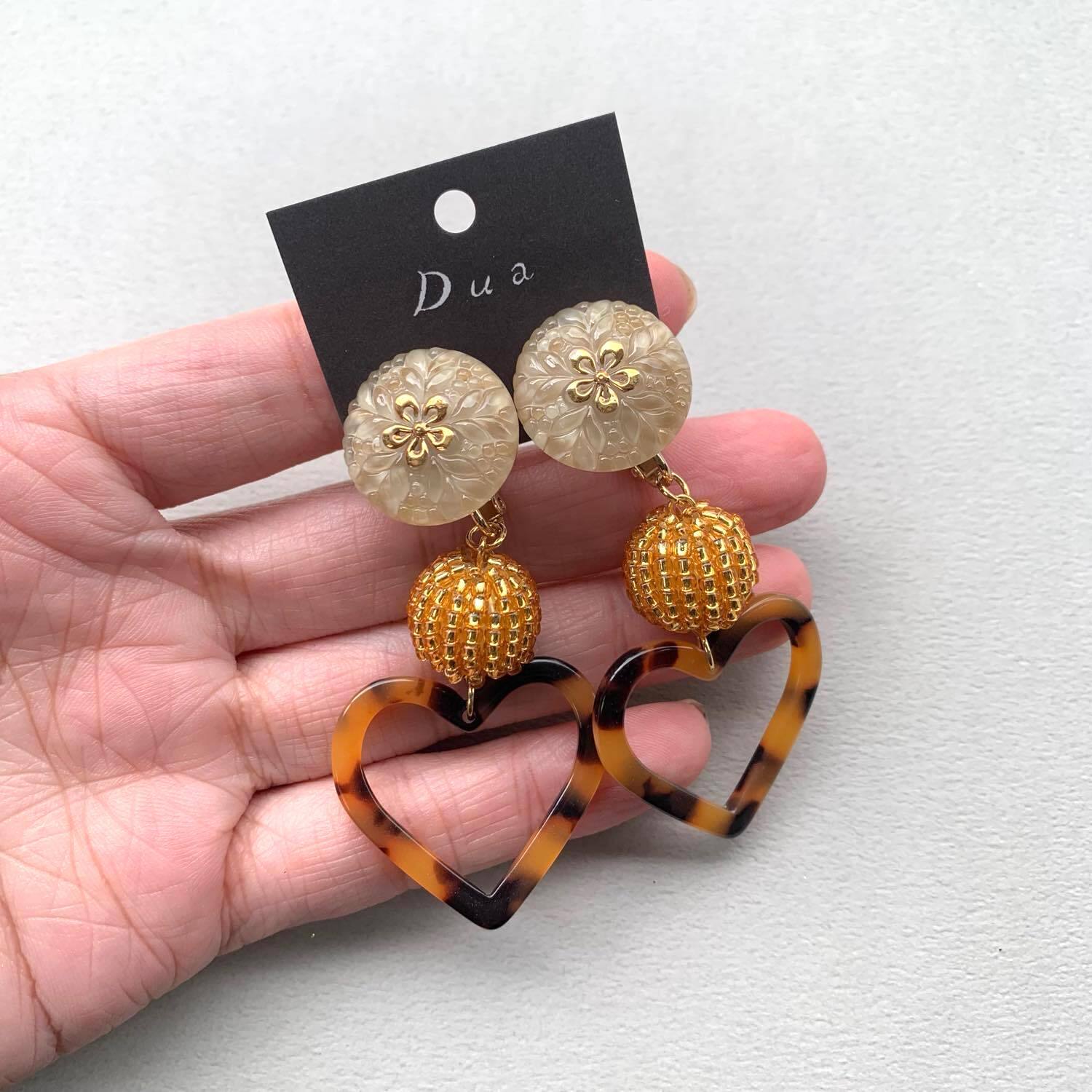 チェコガラスとべっ甲ハートの〈ピアス/イヤリング〉 | Dua