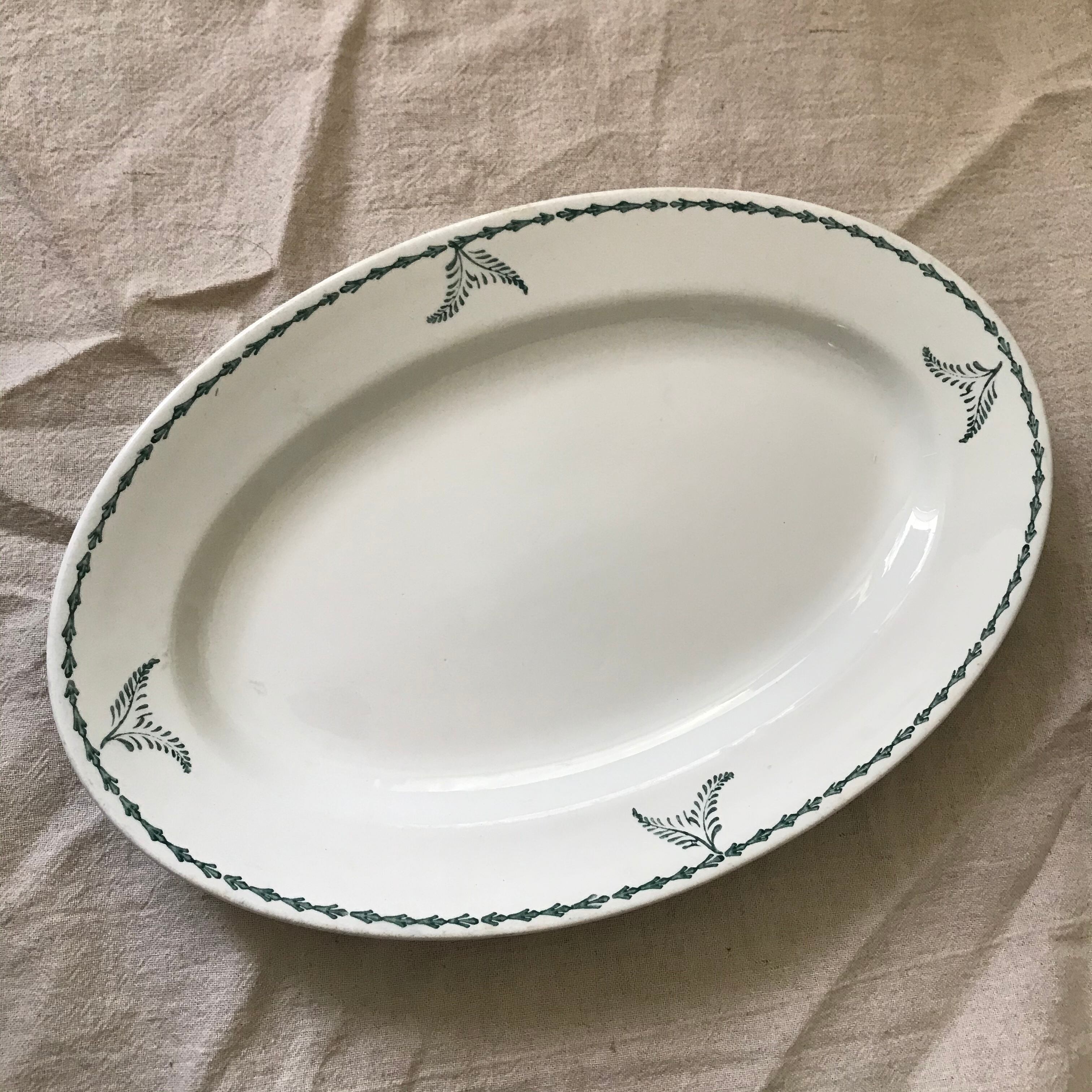 緑の模様のオーバルプレート