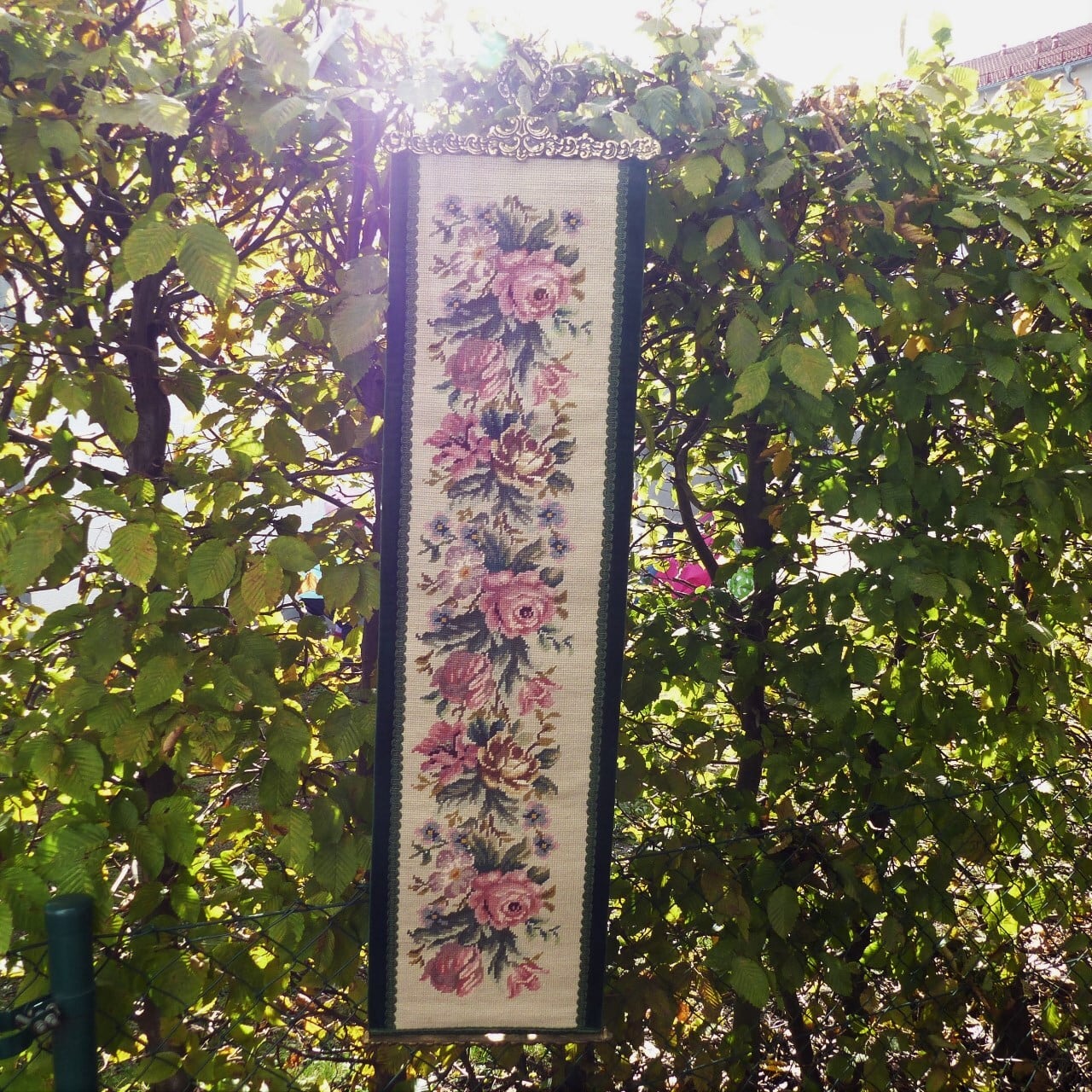 刺繍タペストリー　ベルプル 刺繍のタペストリー ベルプル ミディポワン ニードルポイント | こりす