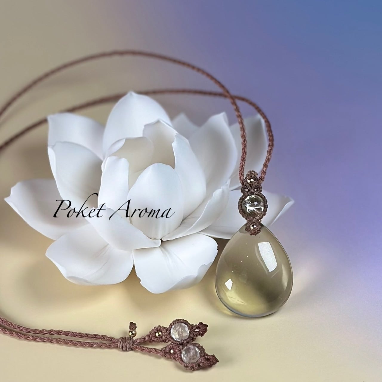 稀凛』リビアングラスと虹入りアイリスクォーツのマクラメペンダント