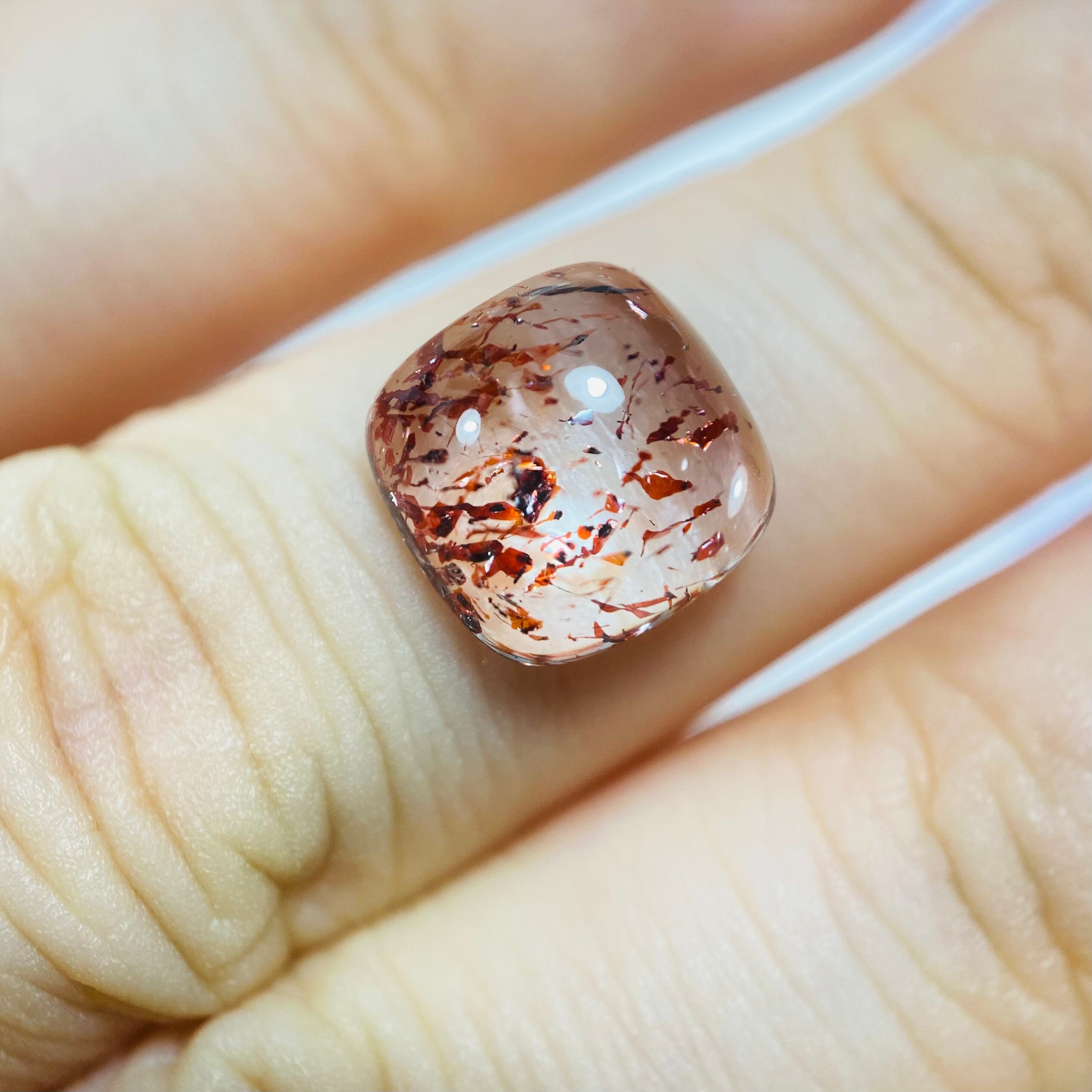 可憐で力強いレピドクロサイトインクオーツ